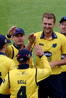 Hannon-Dalby gets congratulated after Guptil's dismissal